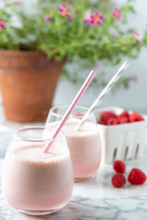Here is a list of 20 smoothies ideas,  Either you are looking for meal replacement, Smoothies for weight loss, or Smoothies for fat burning, flat belly, or detox this article got you covered. Seriously you need to pin this later. Best of all these smoothies recipes are easy and more-so healthy.  #Fitness #Weightloss #Smoothies  #Breakfast #easy #Loss #Meal #weighlos #gIlrboss #keepfit #smothies 